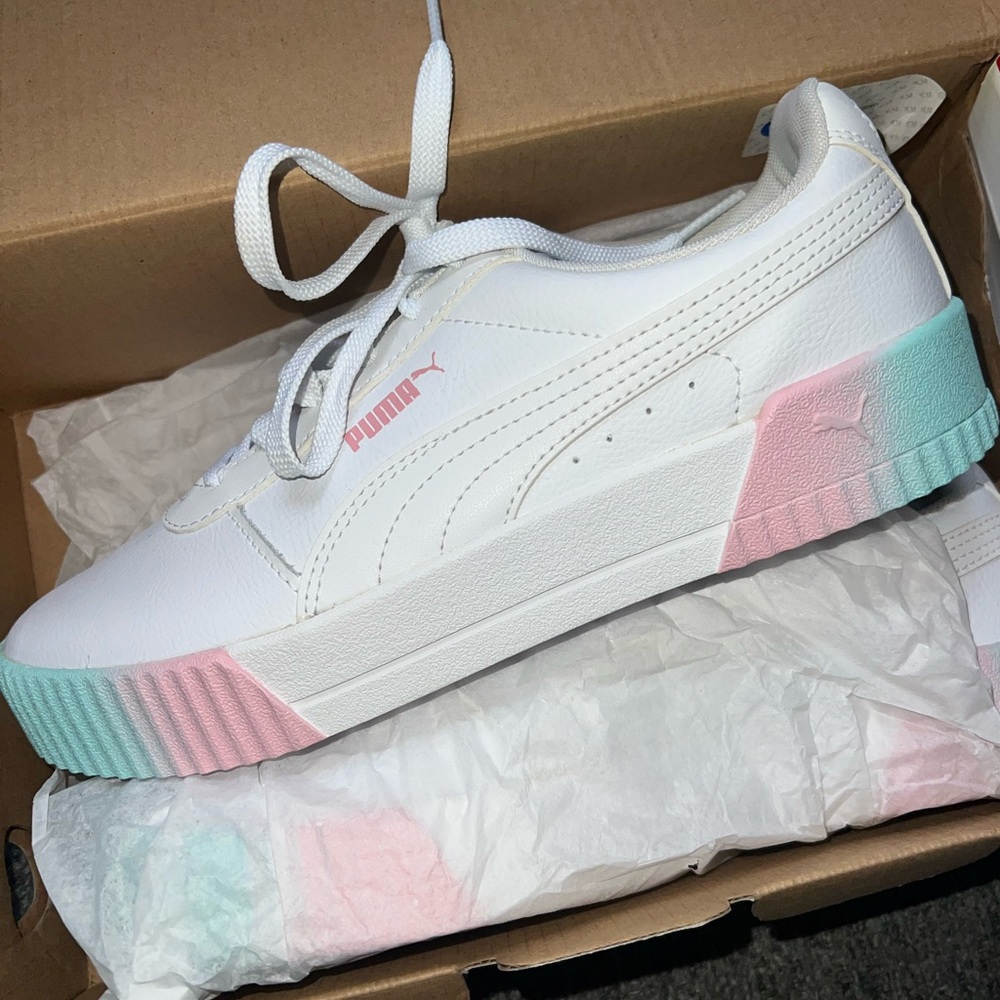 NEW Women’s Puma sneakers 8.5